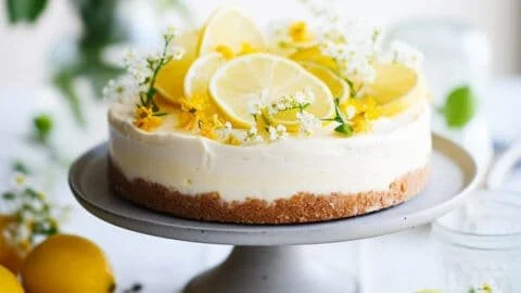 Delicious easy no bake lemon cheesecake topped with a lemon slice.