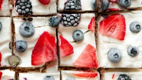 Delicious frozen yogurt granola bars, perfect for healthy snacking.