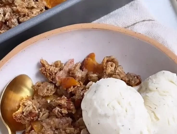 Delicious healthy peach crisp topped with oats and cinnamon