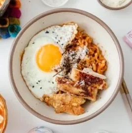 Delicious homemade spicy chicken carbonara served in a bowl
