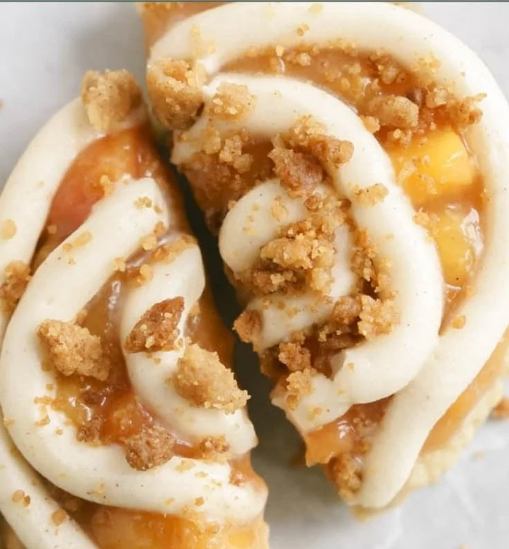 Delicious Peach Cobbler Cookies with peaches and crumbly topping