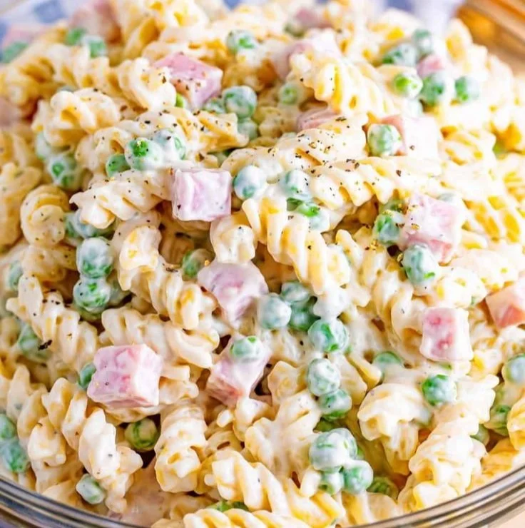 Bowl of Copycat Ruby Tuesday Pasta Salad with fresh vegetables and pasta